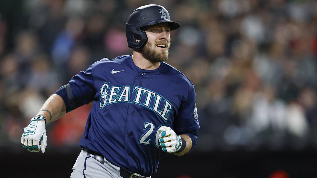 May 8, 2026; Chicago, Illinois, USA; Seattle Mariners right fielder Luke Raley (20) rounds the bases after hitting a three-run home run against the Chicago White Sox during the seventh inning at Rate Field. Mandatory Credit: Kamil Krzaczynski-Imagn Images May 8, 2026; Chicago, Illinois, USA; Seattle Mariners right fielder Luke Raley (20) rounds the bases after hitting a three-run home run against the Chicago White Sox during the seventh inning at Rate Field. Mandatory Credit: Kamil Krzaczynski-Imagn Images