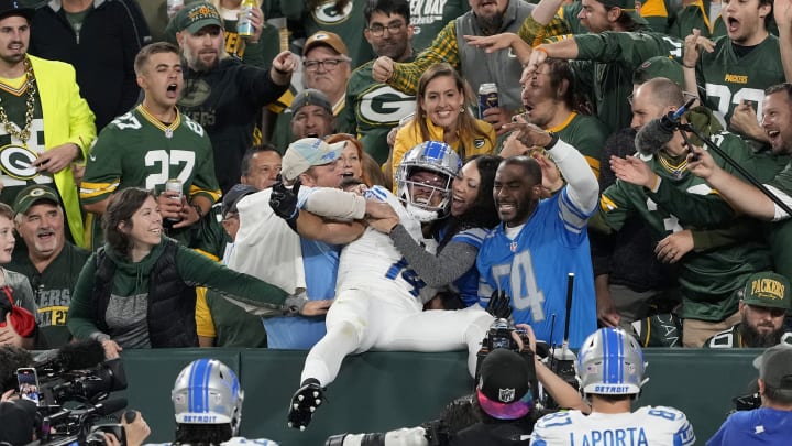 Packers fan doused Amon-Ra St. Brown with beer during Lions Lambeau Leap