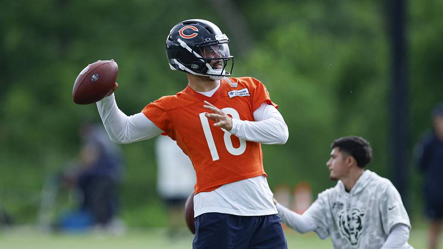 Caleb Williams throws a pass during minicamp.