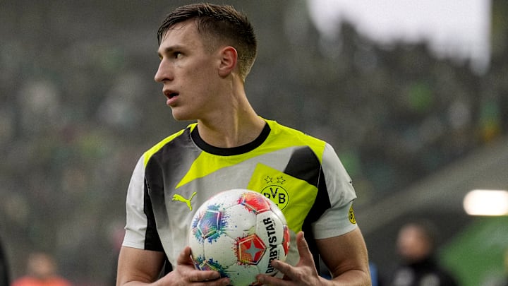 Nico Schlotterbeck erlebte das Aus in der Champions League nur von der Bank aus Nico Schlotterbeck erlebte das Aus in der Champions League nur von der Bank aus