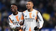 Kylian Mbappé et Vinicius Jr à l'échauffement samedi soir lors du match opposant l'Espanyol et le Real Madrid. 