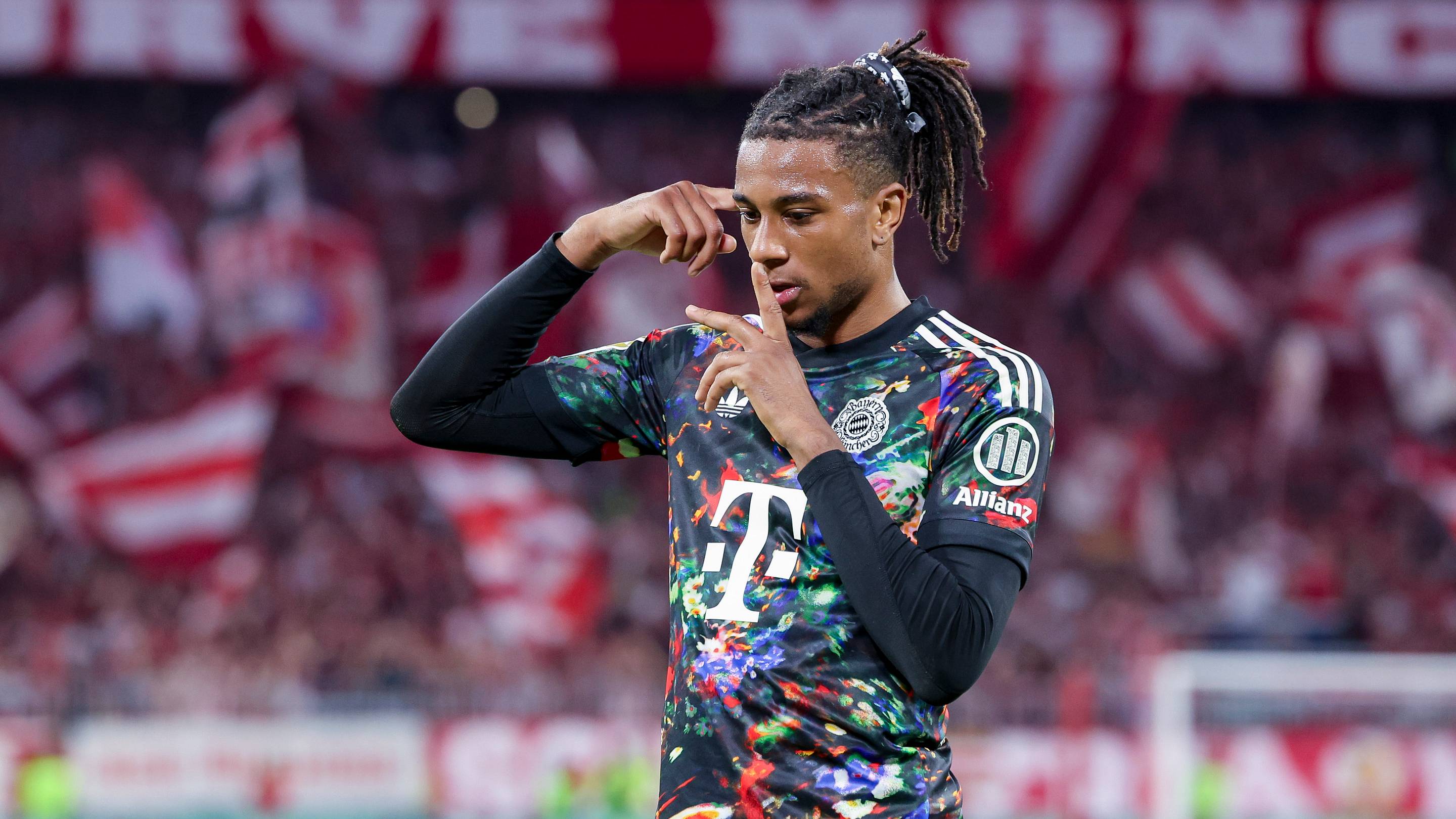 Bayern Munich take relaxed approach regarding contract talks with Michael Olise