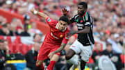 Luis Diaz (l.) im Zweikampf mit Thomas Partey