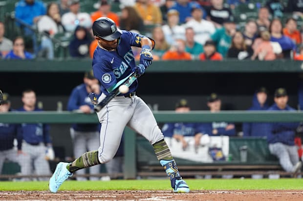 Rodríguez has struggled at the plate for the Seattle Mariners early in the season. 