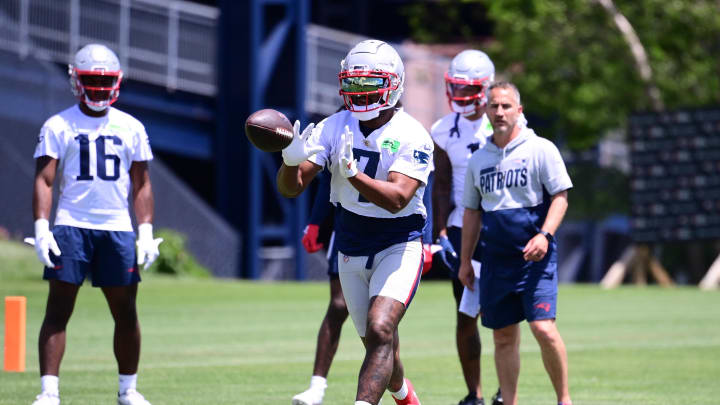 Jun 10, 2024; Foxborough, MA, USA;  New England Patriots wide receiver JuJu Smith-Schuster (7) makes a catch at minicamp at Gillette Stadium. Mandatory Credit: Eric Canha-USA TODAY Sports