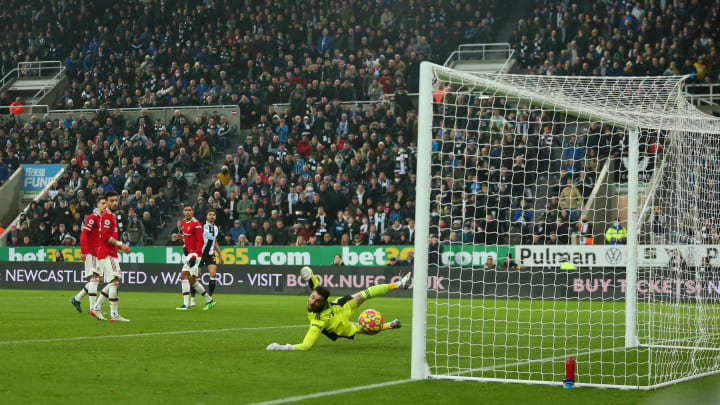 Jacob Murphy hits the post late on for Newcastle