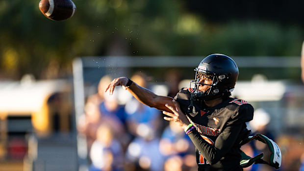 Hawthorne Hornets quarterback Adrian Curtis 