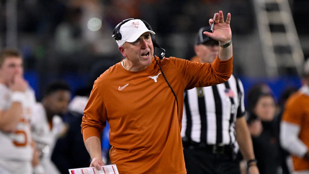 Texas Longhorns offensive coordinator Kyle Flood during the game between the Texas Longhorns and the Ohio State Buckeyes at AT&T Stadium.