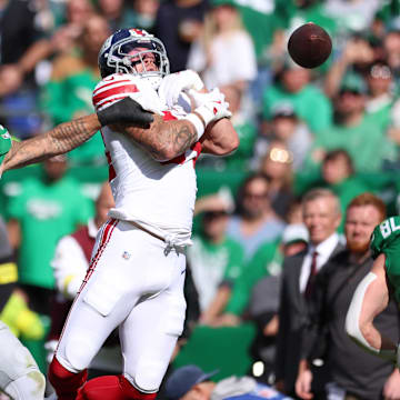 Oct 26, 2025; Philadelphia, Pennsylvania, USA; Philadelphia Eagles linebacker Zack Baun (53) breaks up a pass to New York Giants tight end Theo Johnson (84) in the second quarter at Lincoln Financial Field. Mandatory Credit: Bill Streicher-Imagn Images