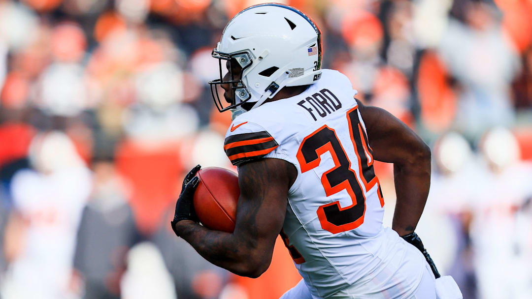 Cleveland Browns running back Jerome Ford returns the opening kickoff against the Bengals, Dec 22, 2024, in Cincinnati.