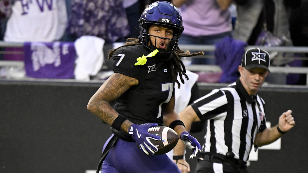 Fort Worth, Texas, TCU Horned Frogs wide receiver Jordan Dwyer (7) catches a pass and runs for a touchdown against the Cincinnati Bearcats during the first half at Amon G. Carter Stadium.