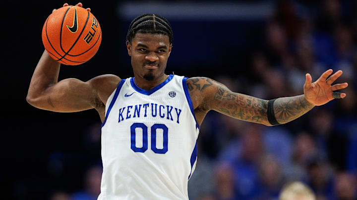 Kentucky Wildcats guard Otega Oweh (00)