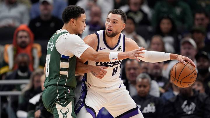 Sacramento Kings v Milwaukee Bucks
