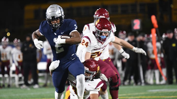 LaMarcus Bell and Lake Oswego take on Three Rivers League rival West Linn in the Oregon 6A Open state championship game. LaMarcus Bell and Lake Oswego take on Three Rivers League rival West Linn in the Oregon 6A Open state championship game.