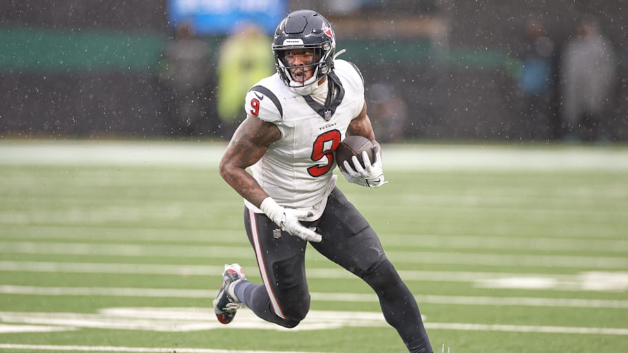 Jordan injured his knee during Monday's practice. | Vincent Carchietta-Imagn Images