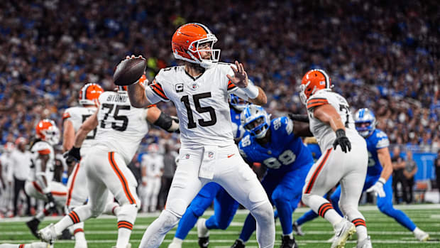 Cleveland Browns quarterback Joe Flacco makes a pass against Detroit Lions