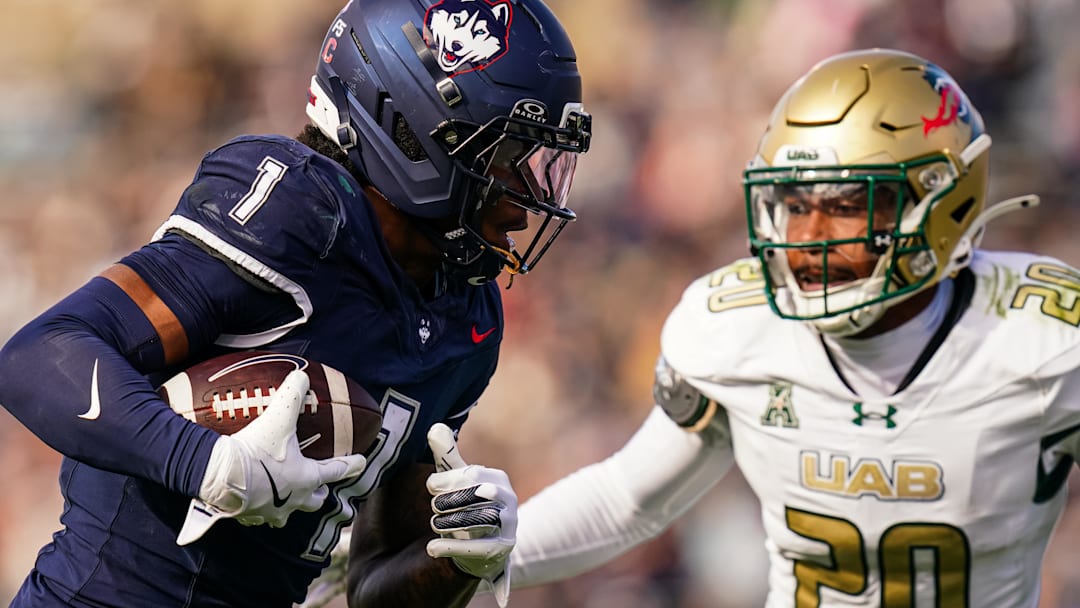 Nov 1, 2025; East Hartford, Connecticut, USA; UConn Huskies wide receiver Skyler Bell (1) makes the catch for a touchdown against UAB Blazers safety AJ Brown (20) in the second half at Pratt & Whitney Stadium at Rentschler Field. Mandatory Credit: David Butler II-Imagn Images
