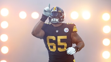 Nov 20, 2022; Pittsburgh, Pennsylvania, USA;  Pittsburgh Steelers offensive tackle Dan Moore Jr. (65) takes the field to play the Cincinnati Bengals at Acrisure Stadium. Mandatory Credit: Charles LeClaire-Imagn Images