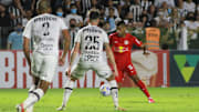 Santos e Bragantino disputam clássico paulista na 13ª rodada do Brasileirão. Saiba tudo sobre o jogo. 