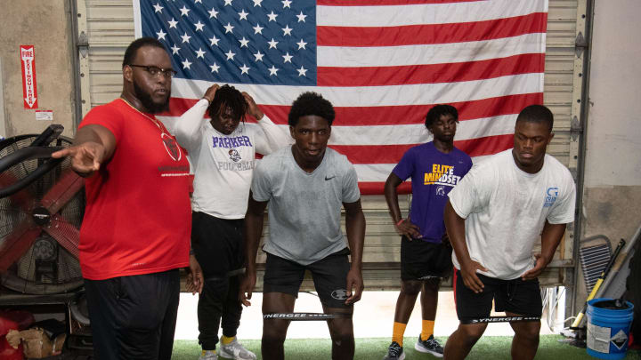 June 28, 2022; Tuscaloosa, AL, USA; Coach T Swift works with offensive and defensive linemen at Xtreme Fitness and Performance in Birmingham. Swift directs Jared Smith and Jonathan Allen as the prepare to do a workout. Gary Cosby Jr.-The Tuscaloosa News

Coach T Swift Working With Linemen