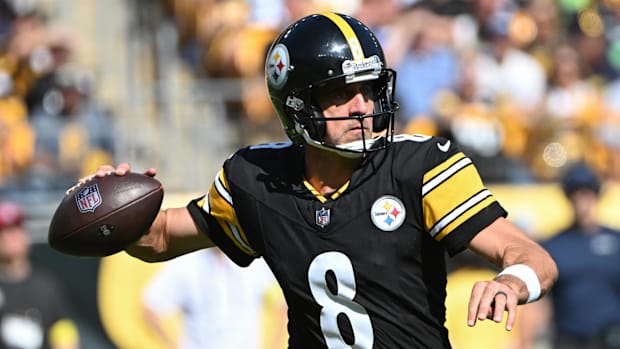 Steelers quarterback Aaron Rodgers