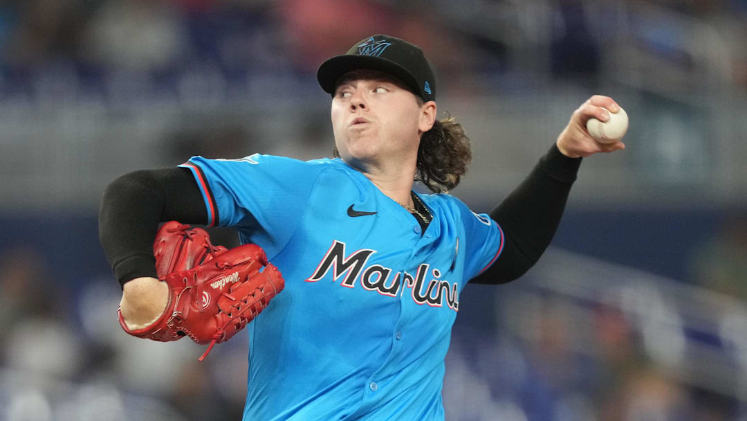 Jun 1, 2025; Miami, Florida, USA;  Miami Marlins pitcher Ryan Weathers (35) pitches against the San Francisco Giants in the first inning at loanDepot Park. Mandatory Credit: Jim Rassol-Imagn Images