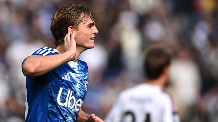 Nico Paz fait un début de saison impressionnant avec Côme. Nico Paz fait un début de saison impressionnant avec Côme.