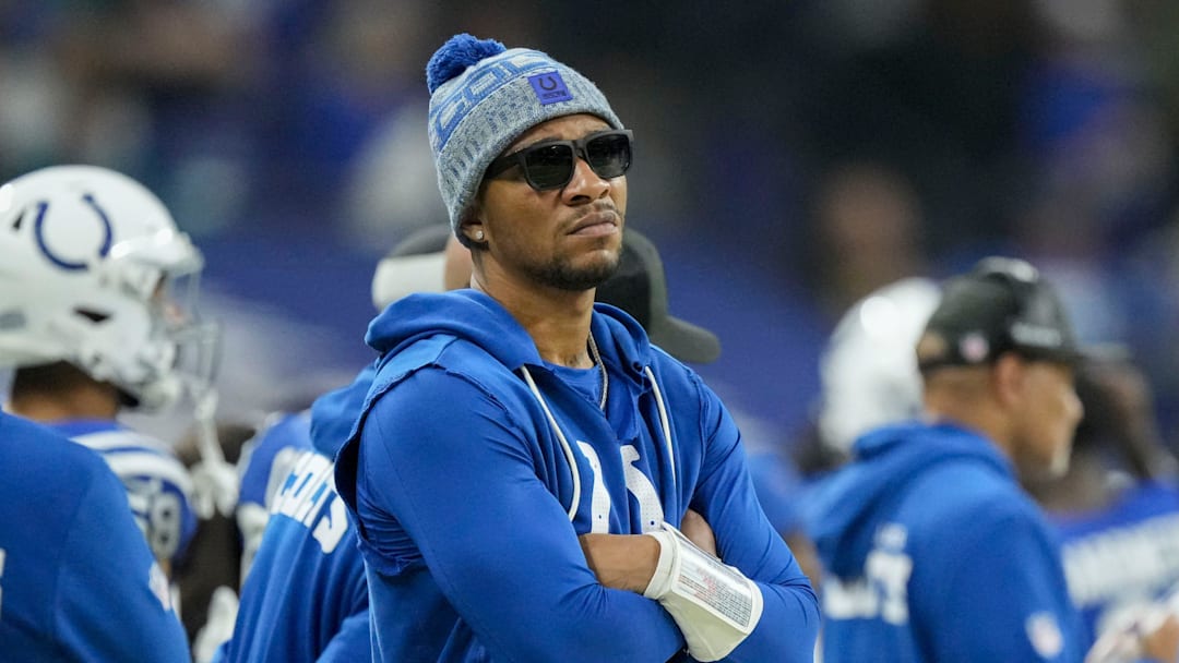 Indianapolis Colts quarterback Anthony Richardson (5) watches the action on the field