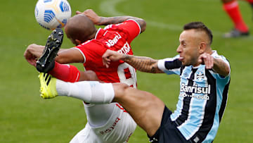 Rafinha vira praticamente um símbolo do momento do Grêmio