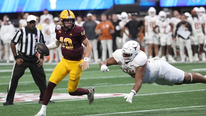 Sam Leavitt niftiness in the pocket reminds me of Joe Montana 