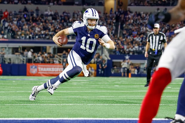  Dallas Cowboys quarterback Cooper Rush (10) runs for the end-zone during the second quarter against the New York Giants