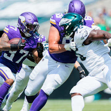 Minnesota Vikings running back Myles Gaskin (37) runs the ball against the Philadelphia Eagles during the second quarter at Lincoln Financial Field in Philadelphia on Aug. 24, 2024.