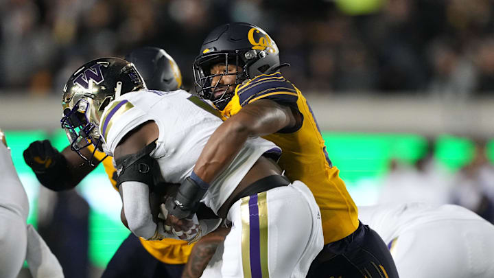 Myles Williams makes a tackle Myles Williams makes a tackle