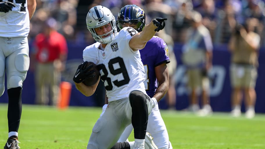 Bowers caught nine passes for 98 yards in the Raiders' win over Baltimore on Sunday. | Reggie Hildred-Imagn Images