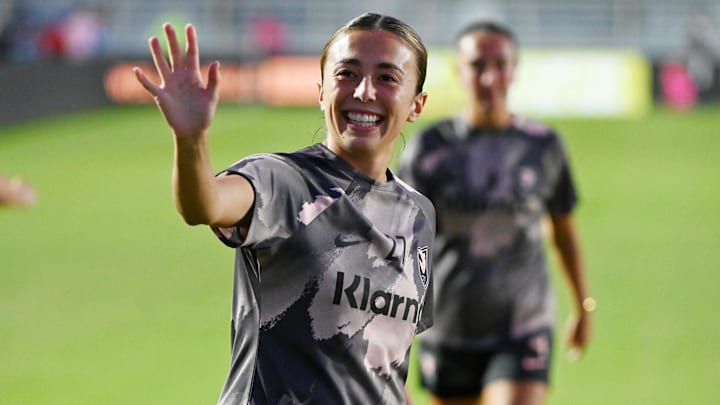 Angel City FC defender Madison Curry (27) waves to fans before the game between the North Carolina Courage and Angel City FC at WakeMed Soccer Park 