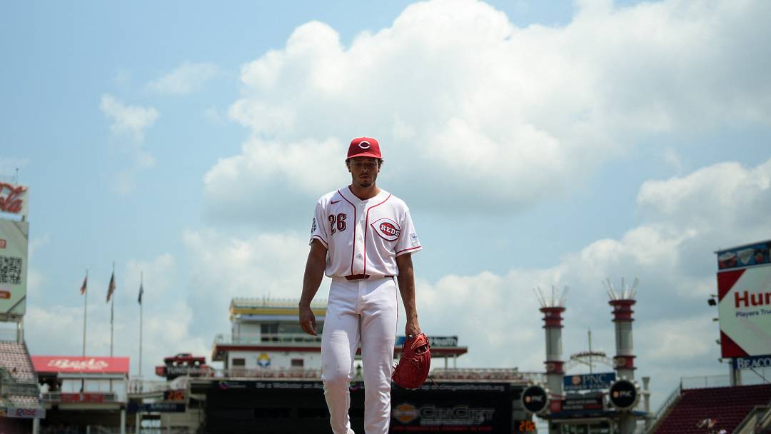 dJul 28, 2026; Cincinnati, Ohio, USA; Cincinnati Reds pitcher Chase Burns walks to the dugout after the final out of the second inning, during the game against the Cleveland Guardians at Great American Ball Park. Mandatory Credit: Aaron Doster-Imagn Images dJul 28, 2026; Cincinnati, Ohio, USA; Cincinnati Reds pitcher Chase Burns walks to the dugout after the final out of the second inning, during the game against the Cleveland Guardians at Great American Ball Park. Mandatory Credit: Aaron Doster-Imagn Images