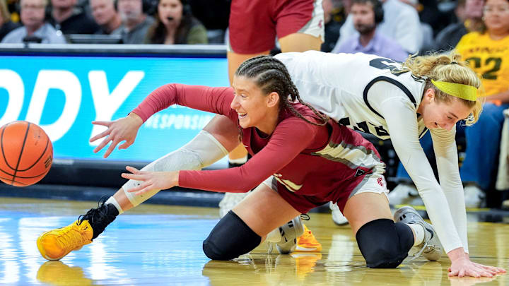 Astera Tuhina ran the floor for Washington State for three seasons. She officially signed with Oregon Wednesday.