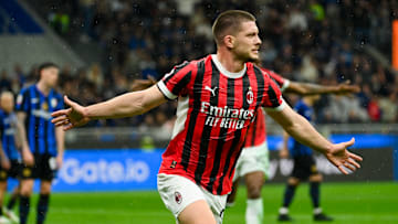 Luka Jovic marcou dois gols no clássico