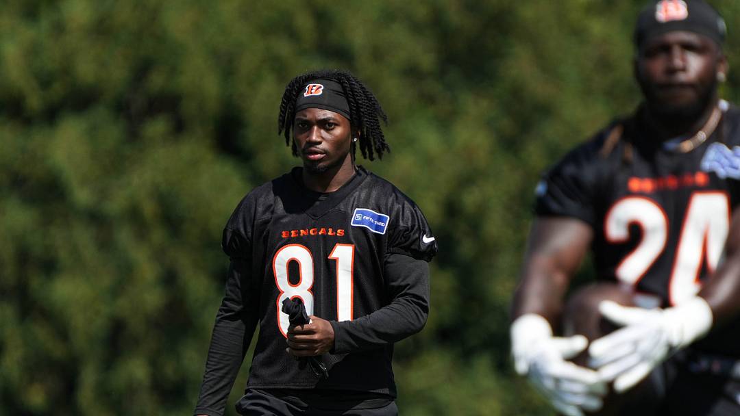 Bengals Dohnte Meyers (81) warms up for practice. Bengals continue to train during the preseason on Wednesday August 26, 2026.
