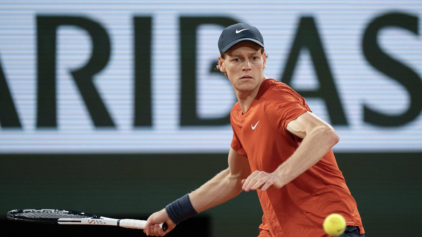 French Open Midterm Grades: Jannik Sinner, Iga Świątek  Earn Top Marks at Rain-Soaked Roland Garros