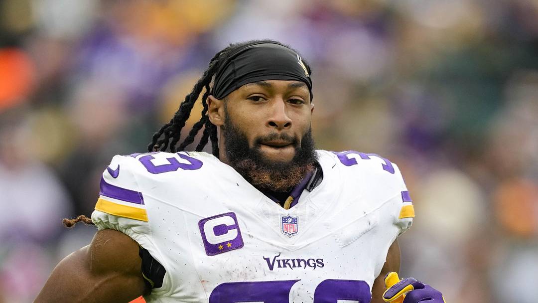 Minnesota Vikings running back Aaron Jones Sr. Minnesota Vikings running back Aaron Jones Sr.