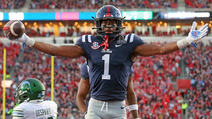 Mississippi Rebels wide receiver De'Zhaun Stribling (1)