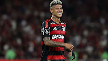 Jorge Carrascal é um dos desfalques do Flamengo para o duelo