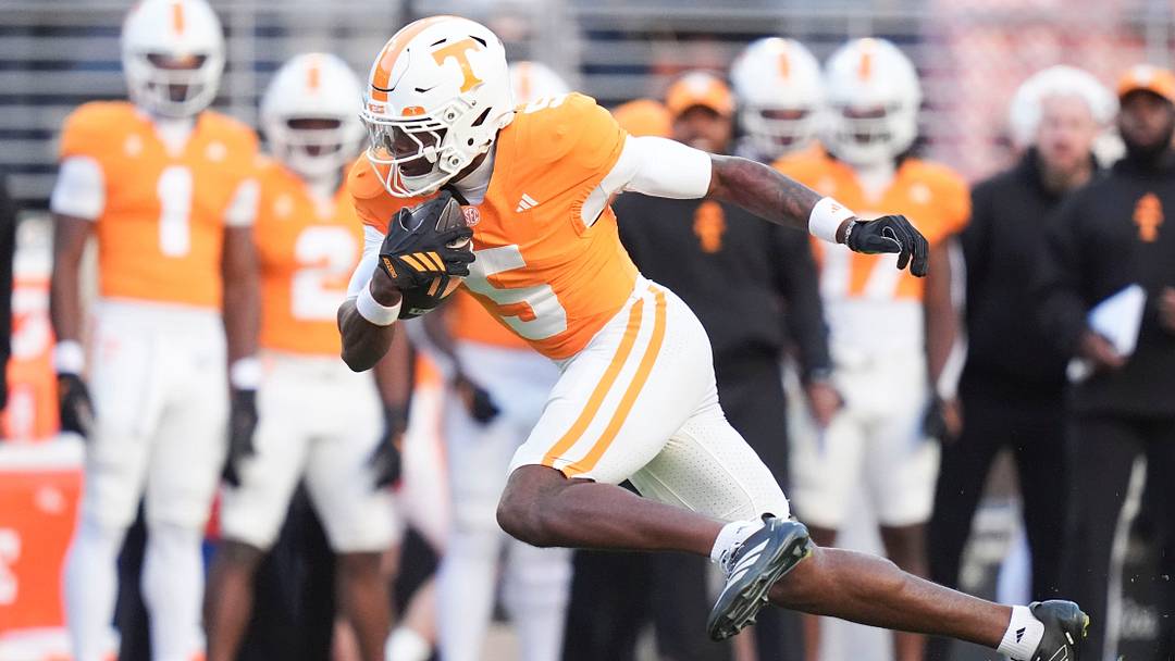 Tennessee wide receiver TK Keys (5) runs the ball during a game between Tennessee and Alabama in Neyland Stadium in Knoxville, Tenn., Oct. 17, 2026.