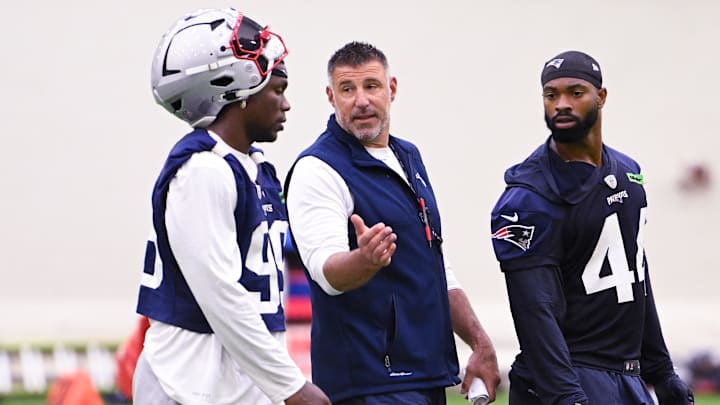 Jun 10, 2025; Foxborough, MA, USA; New England Patriots head coach Mike Vrabel speaks to defensive end Keion White (99) and linebacker K'Lavon Chaisson (44) after minicamp held in the WIN Field House at Gillette Stadium. Mandatory Credit: Eric Canha-Imagn Images