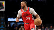 The Clippers are favored on the road on Monday night.