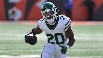 Oct 26, 2025; Cincinnati, Ohio, USA; New York Jets running back Breece Hall (20) runs with the ball during the second quarter against the Cincinnati Bengals at Paycor Stadium. Mandatory Credit: Joseph Maiorana-Imagn Images