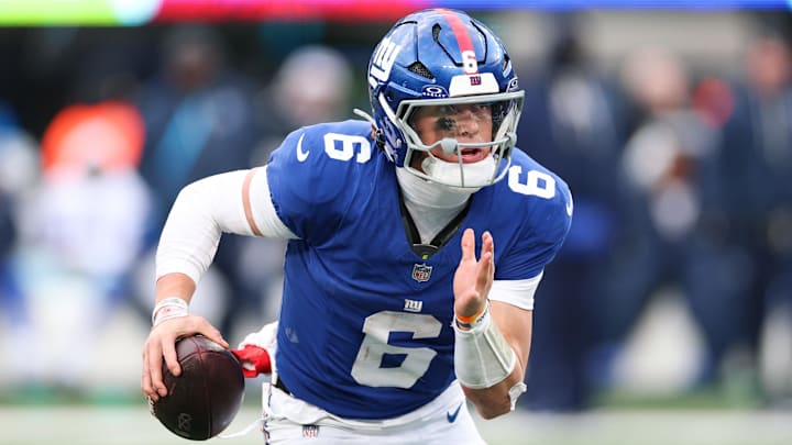 Jan 4, 2026; East Rutherford, New Jersey, USA; New York Giants quarterback Jaxson Dart (6) scrambles during the fourth quarter against the Dallas Cowboys at MetLife Stadium. Mandatory Credit: Vincent Carchietta-Imagn Images