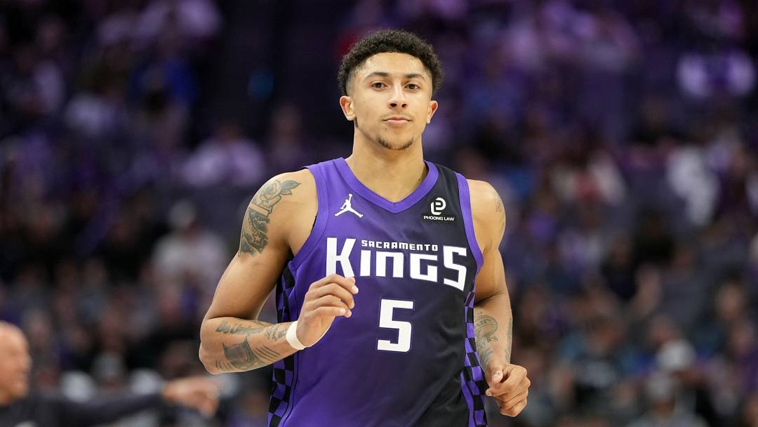 Apr 3, 2026; Sacramento, California, USA; Sacramento Kings guard Nique Clifford (5) during the third quarter against the New Orleans Pelicans at Golden 1 Center. Apr 3, 2026; Sacramento, California, USA; Sacramento Kings guard Nique Clifford (5) during the third quarter against the New Orleans Pelicans at Golden 1 Center.