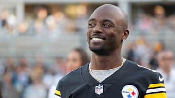 Oct 22, 2017; Pittsburgh, PA, USA;  Pittsburgh Steelers former wide receiver Santonio Holmes in attendance as the Steelers host the Cincinnati Bengals at Heinz Field. The Steelers won 29-14. Mandatory Credit: Charles LeClaire-Imagn Images